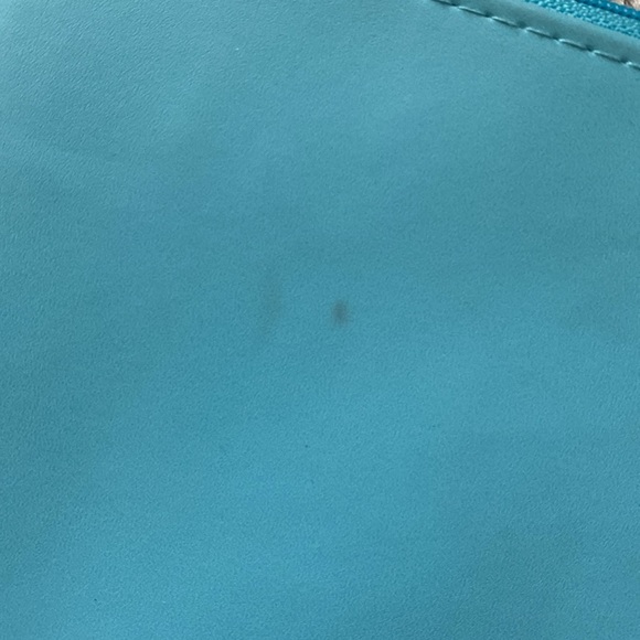 Good Vibes Kiwi 🥝 design cosmetic bag - Picture 3 of 16